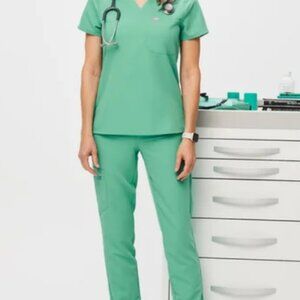 FIGS Women's Surgical Green Scrub Set (Small top Medium high waisted joggers)